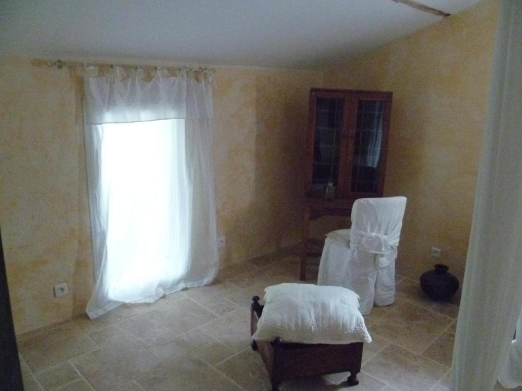 Mas Du Puits D'Amour Orange  Room photo
