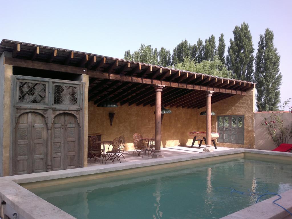 Mas Du Puits D'Amour Orange  Exterior photo